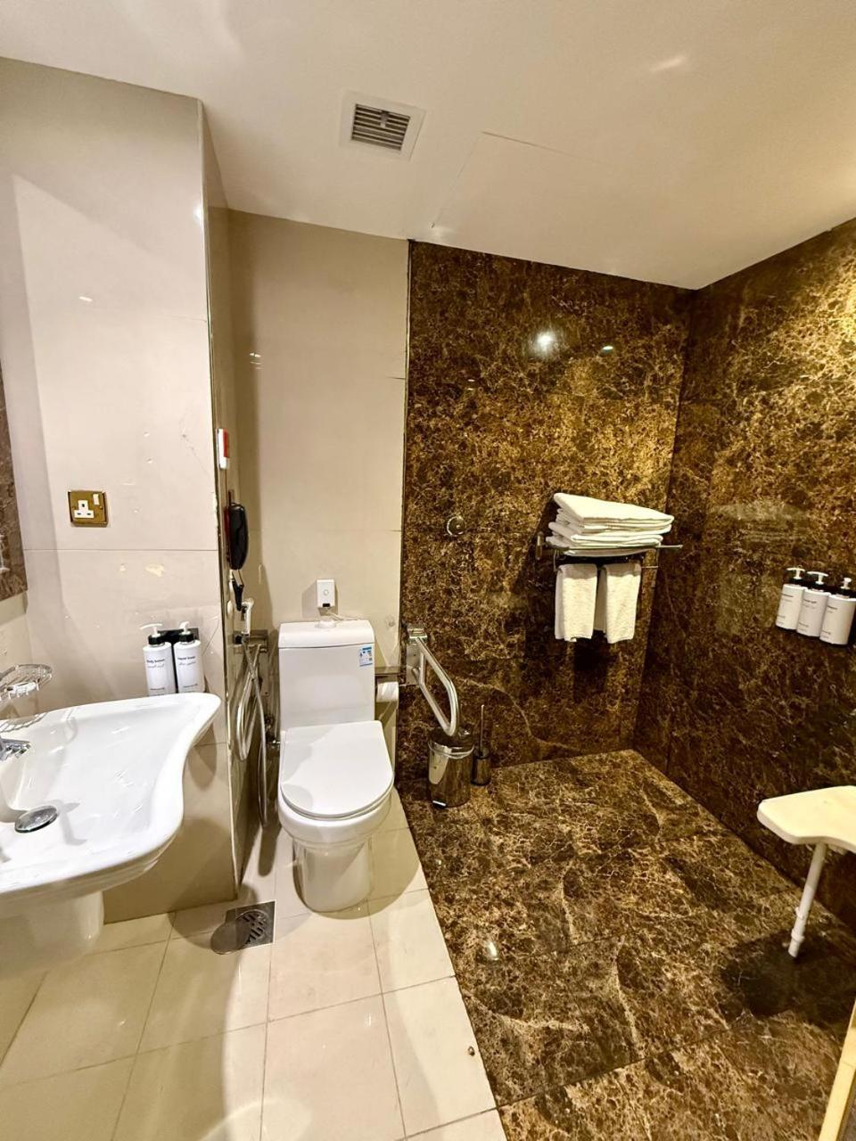 Golden Tulip Al-zahabi